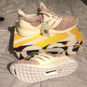 BRAND NEW, NEVER WORN Adidas UltraBOOST 4.0